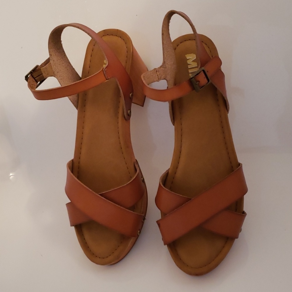Mia Chunky Heel Sandal 10